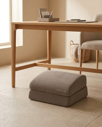 Repose-pieds en situation sous le bureau